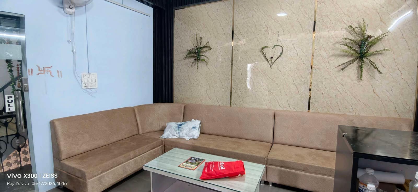 Calm, private waiting area at Kashyap Clinic Kanpur